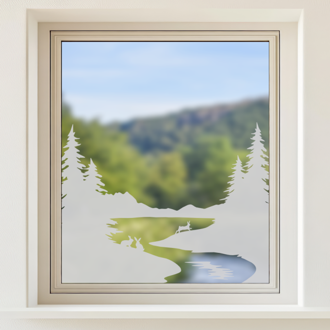 Glastattoo - Idyllische Landschaft mit Tannenbäumen, einem Bach und drei Hasen